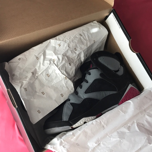 AIR JORDAN 7 RETRO GG PINK/BLACK/GRAY SIZE 8Y - Picture 4 of 6
